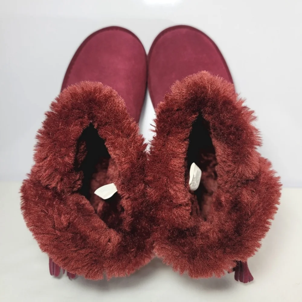 Lamo Womens size 7 Thalia Tassel winter Boots.